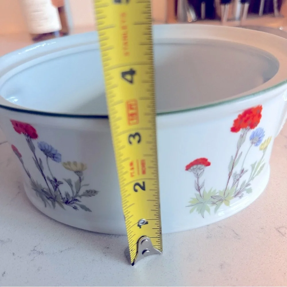 𝅺Louis Lourioux, Wild Flower 1 qt. Oval covered casserole